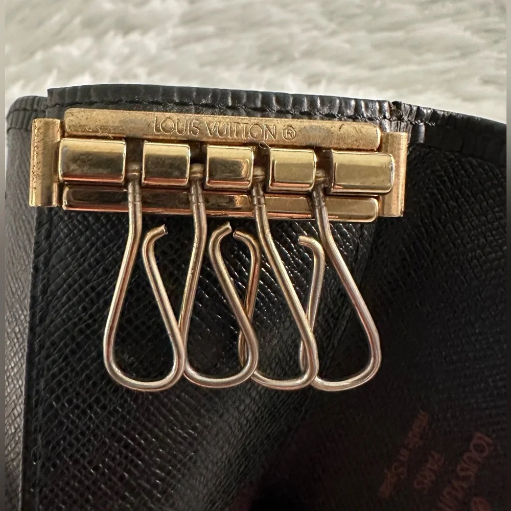 Authentic Louis Vuitton‎ Black Epi Leather 4 Key Case Holder - Picture 12 of 15